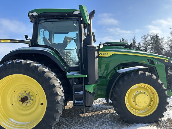 2020 John Deere 8R 250 Tractor