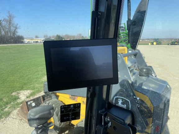 2024 John Deere 244 P Compact Utility Loader