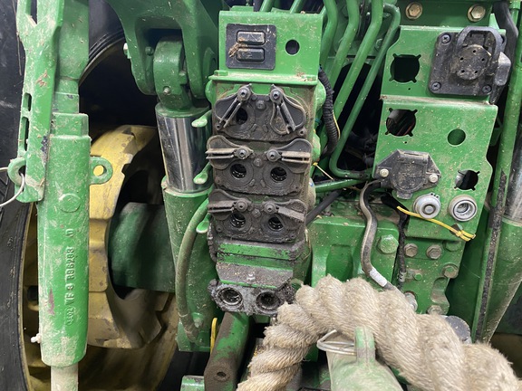 2004 John Deere 7820 Tractor