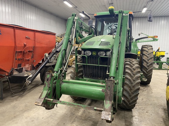 2004 John Deere 7820 Tractor