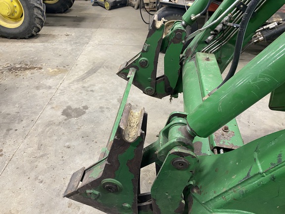 2004 John Deere 7820 Tractor