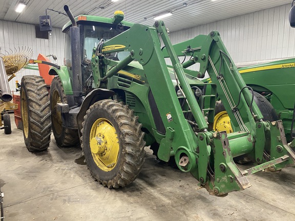 2004 John Deere 7820 Tractor