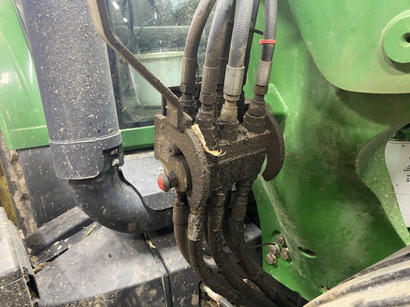 2004 John Deere 7820 Tractor