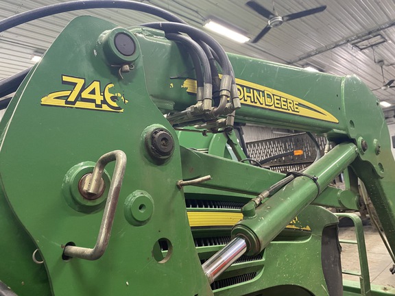 2004 John Deere 7820 Tractor