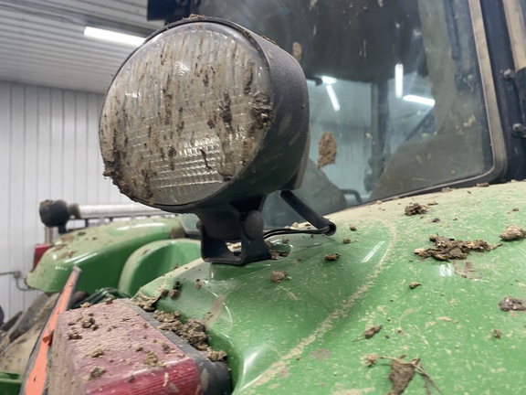 2004 John Deere 7820 Tractor