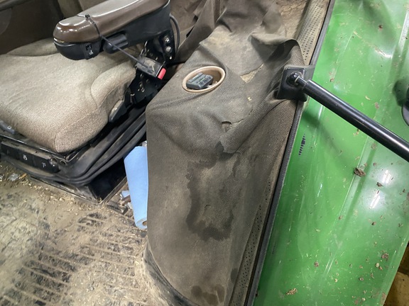 2004 John Deere 7820 Tractor