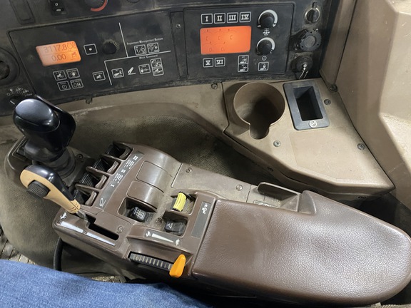 2004 John Deere 7820 Tractor