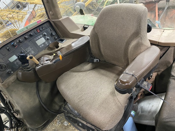 2004 John Deere 7820 Tractor