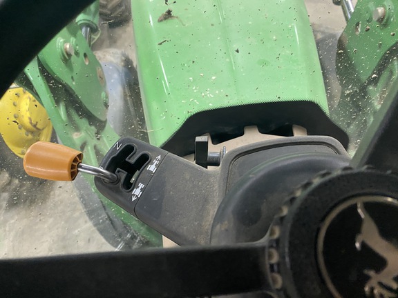 2004 John Deere 7820 Tractor