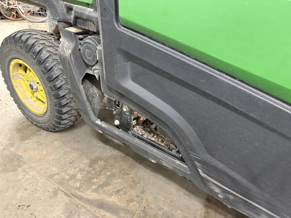 2022 John Deere XUV 835M ATV