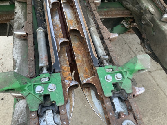 2023 John Deere C8R Header Corn Head