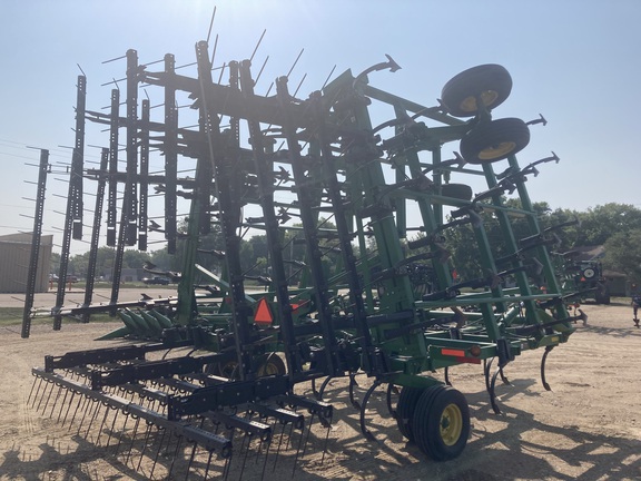 2008 John Deere 2210 Field Cultivator