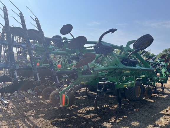 2021 John Deere 2730 Disk Ripper