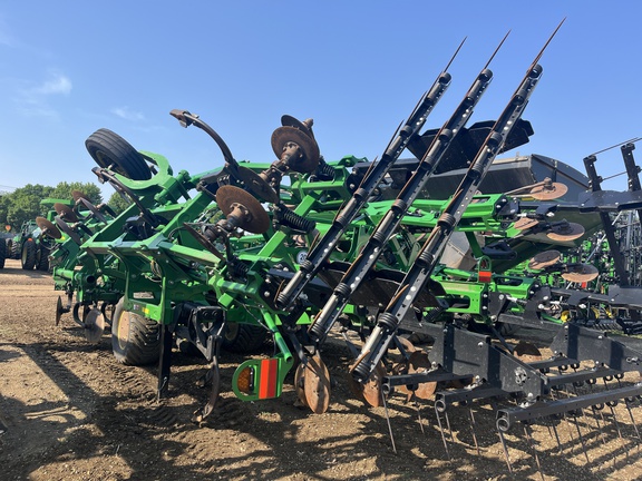 2021 John Deere 2730 Disk Ripper