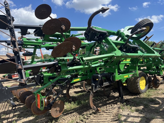2021 John Deere 2730 Disk Ripper
