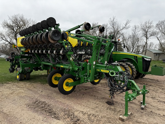 2022 John Deere 1795 Planter