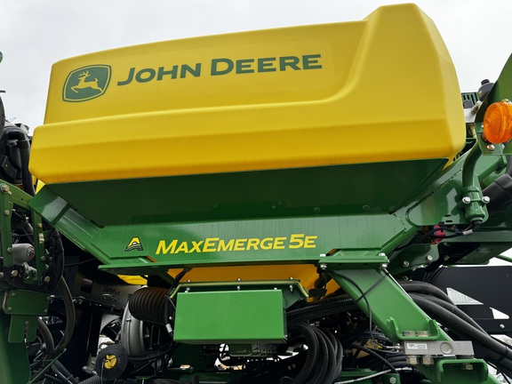 2022 John Deere 1795 Planter