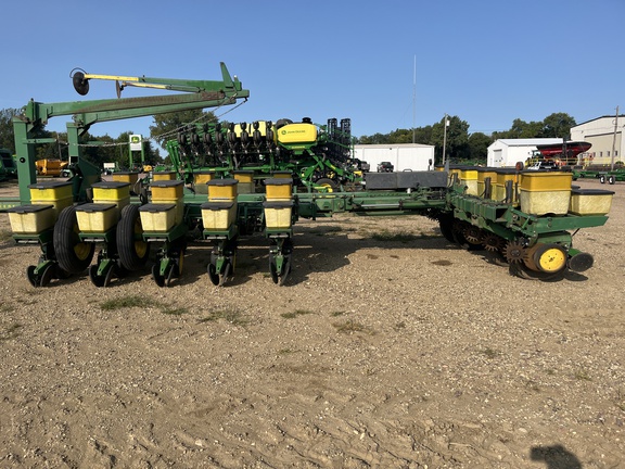 John Deere 7000 Planter