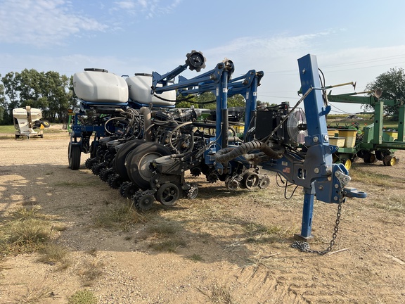 2022 Kinze 4905 Planter