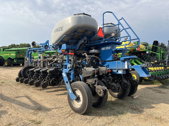 2022 Kinze 4905 Planter