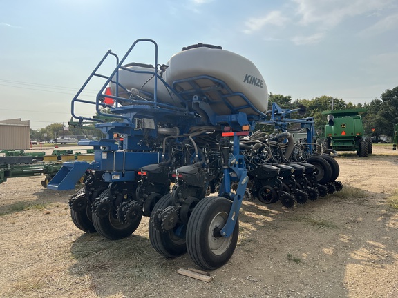 2022 Kinze 4905 Planter