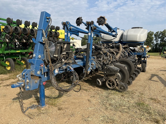 2022 Kinze 4905 Planter