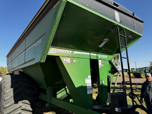 2023 Unverferth V1300 Grain Cart