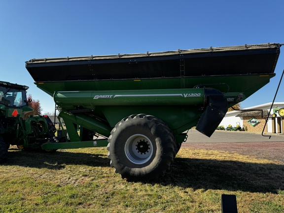 2023 Unverferth V1300 Grain Cart