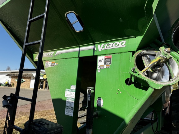 2023 Unverferth V1300 Grain Cart