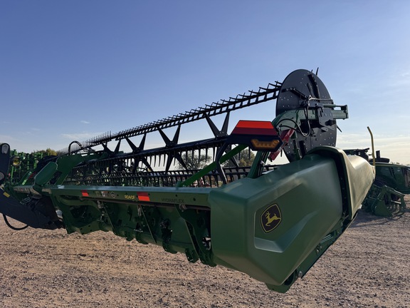 2024 John Deere RD40F Header Combine