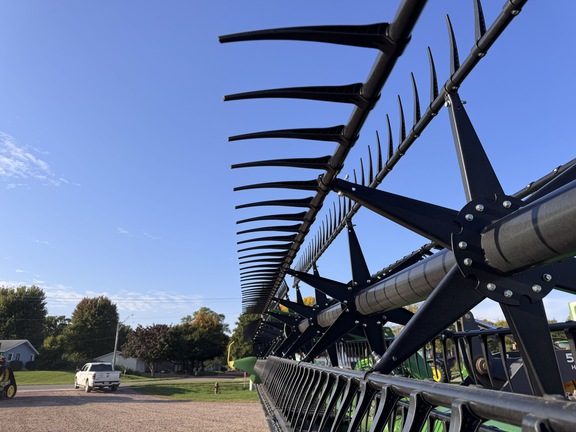 2024 John Deere RD40F Header Combine