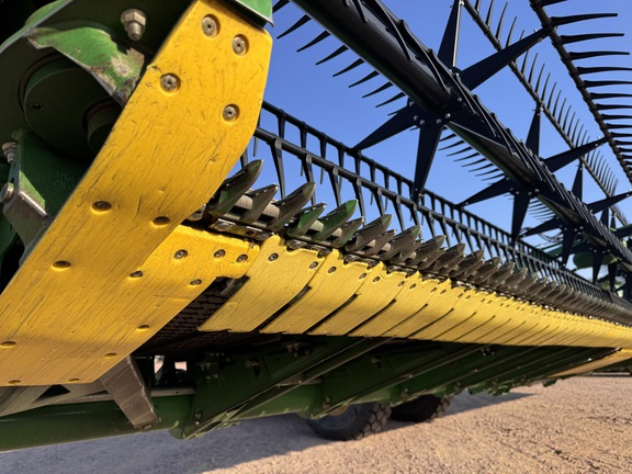 2024 John Deere RD40F Header Combine