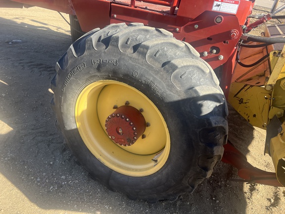 2006 New Holland HW365 Windrower