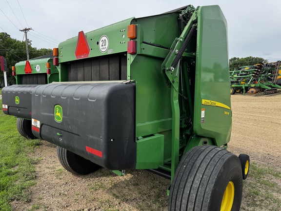2022 John Deere 560M Baler/Round