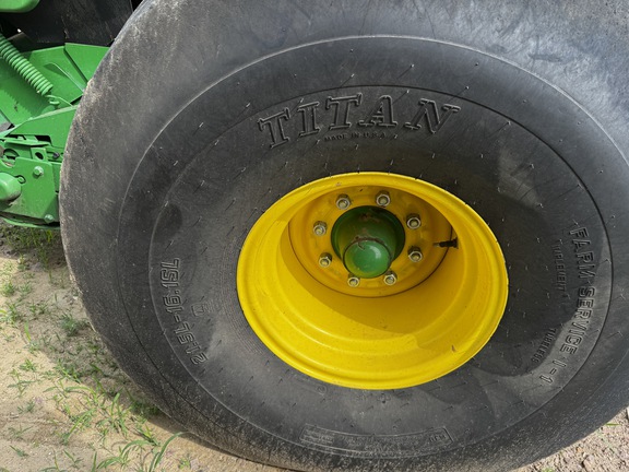 2022 John Deere 560M Baler/Round