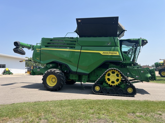 2022 John Deere X9 1100 Combine
