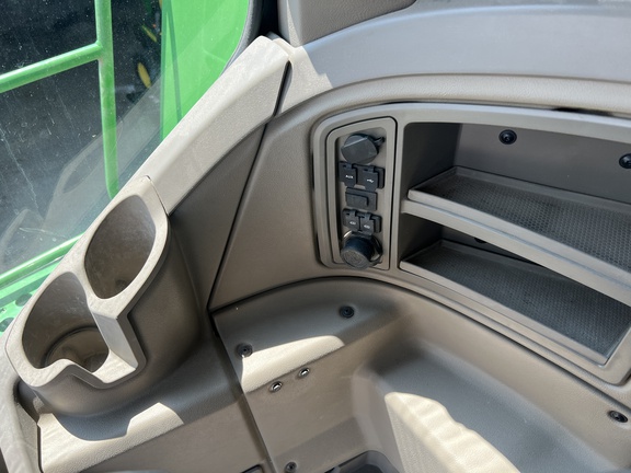 2022 John Deere X9 1100 Combine