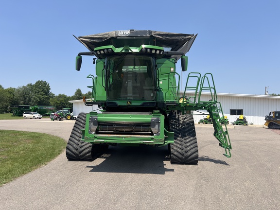 2022 John Deere X9 1100 Combine