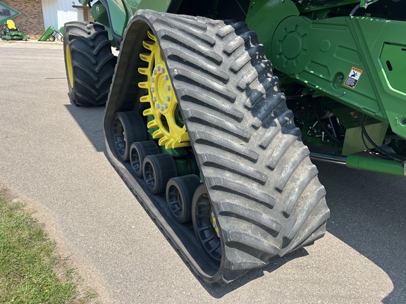 2022 John Deere X9 1100 Combine