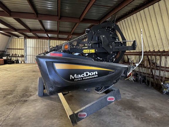 2013 MacDon FD75-35 Header Combine