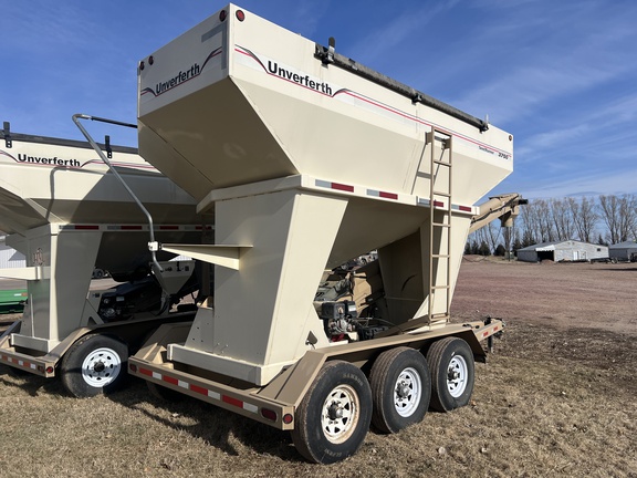 2013 Unverferth 3750 Tender