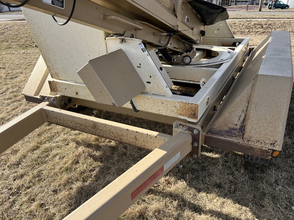 2013 Unverferth 3750 Tender