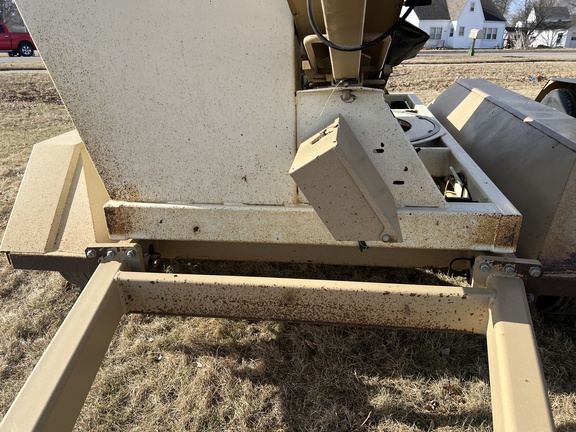 2013 Unverferth 3750 Tender