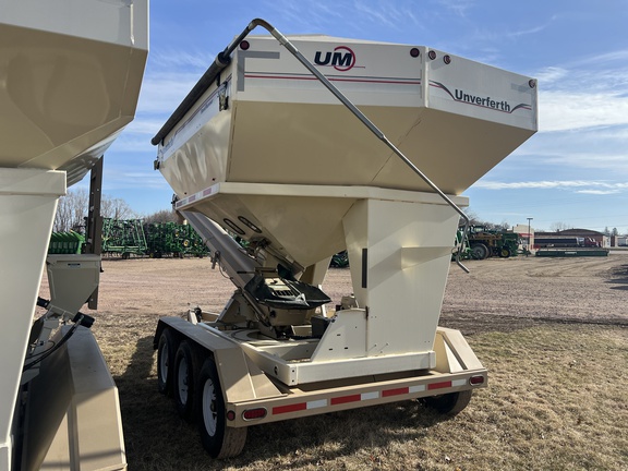 2013 Unverferth 3750 Tender