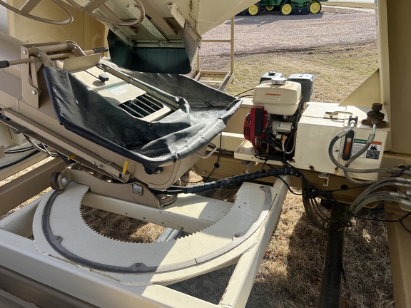 2013 Unverferth 3750 Tender