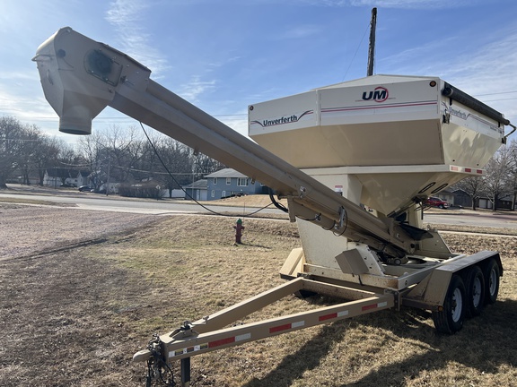 2013 Unverferth 3750 Tender