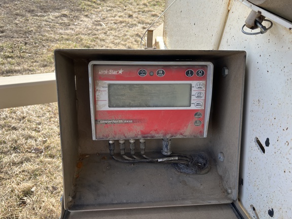 2013 Unverferth 3750 Tender