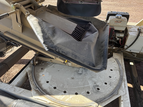 2010 Unverferth 3750 Tender