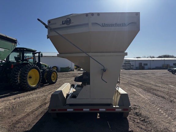 2010 Unverferth 3750 Tender