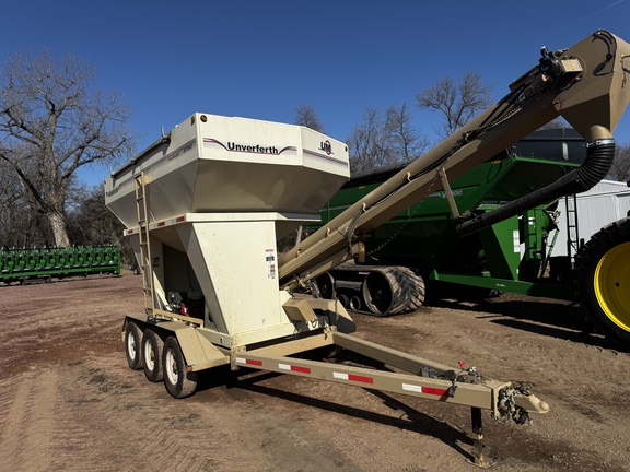 2010 Unverferth 3750 Tender